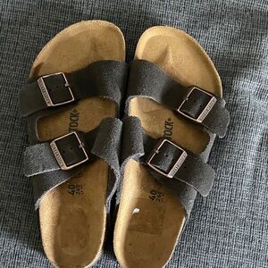 Birkenstock ladies 9 - men’s 7 Sandals - brown

Best birk out there